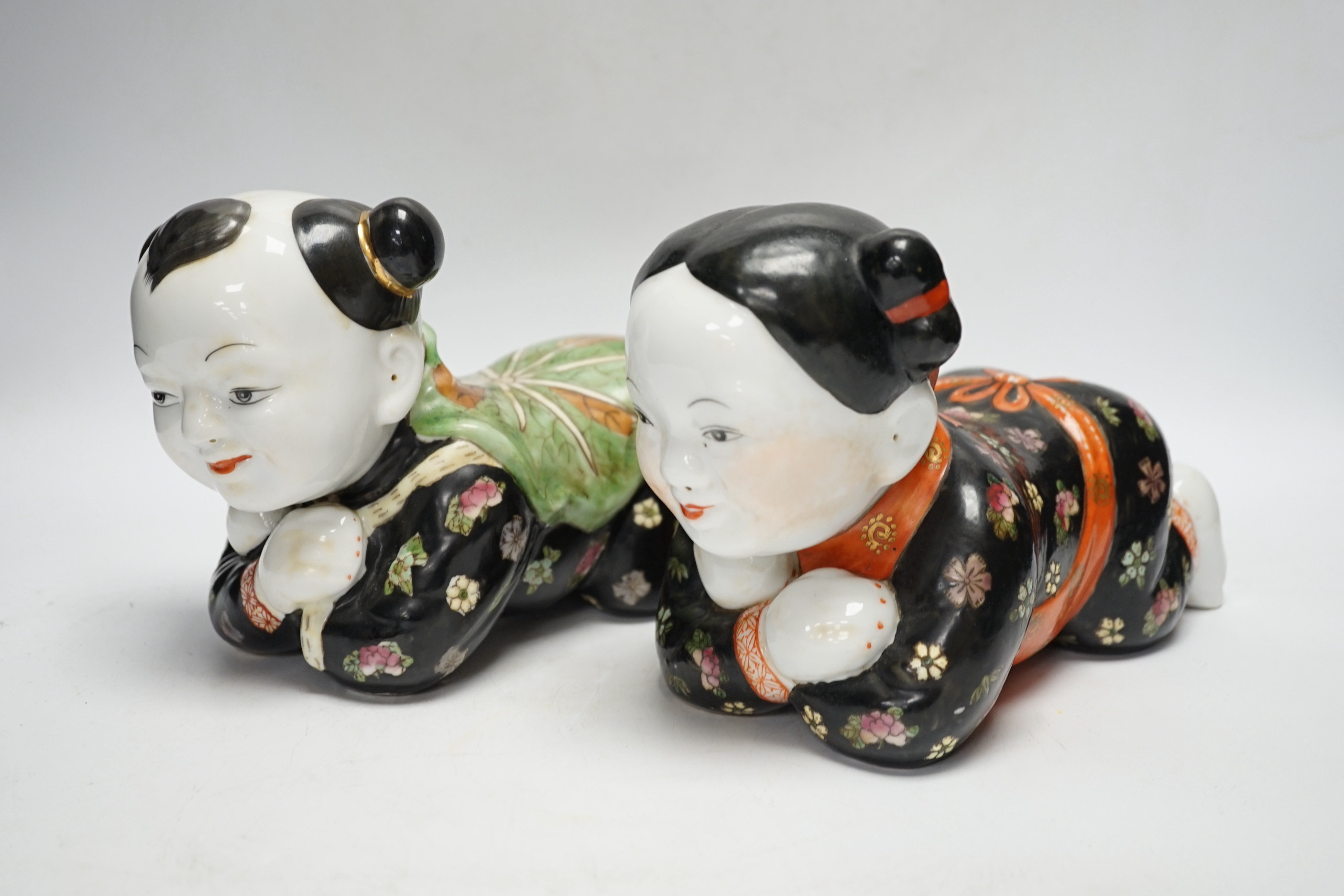 A pair of early 20th century Chinese figural pillows, approx 24cm wide